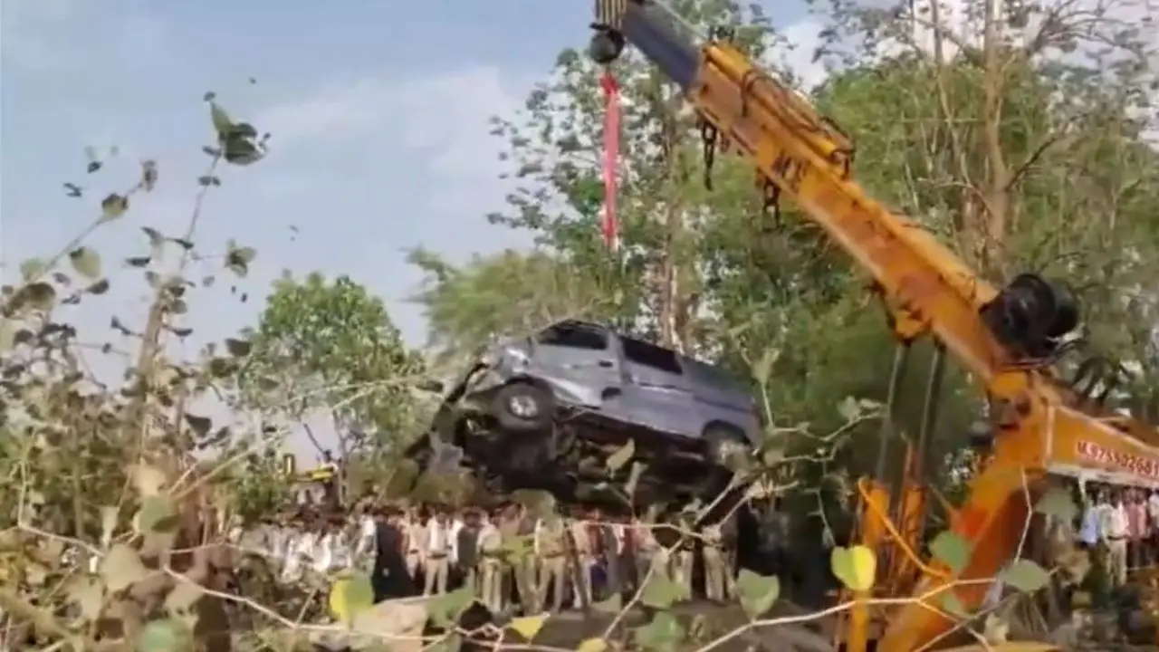 PM Modi announces ex-gratia of Rs 2 lakh for MP road accident victim families PM Modi announces ex-gratia of Rs 2 lakh for MP road accident victim families
