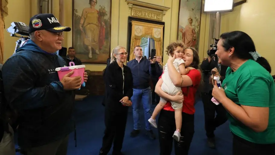 Two-year-old girl reunites with mother: Toddler separated from parents after US deportation, arrives in Venezuela
