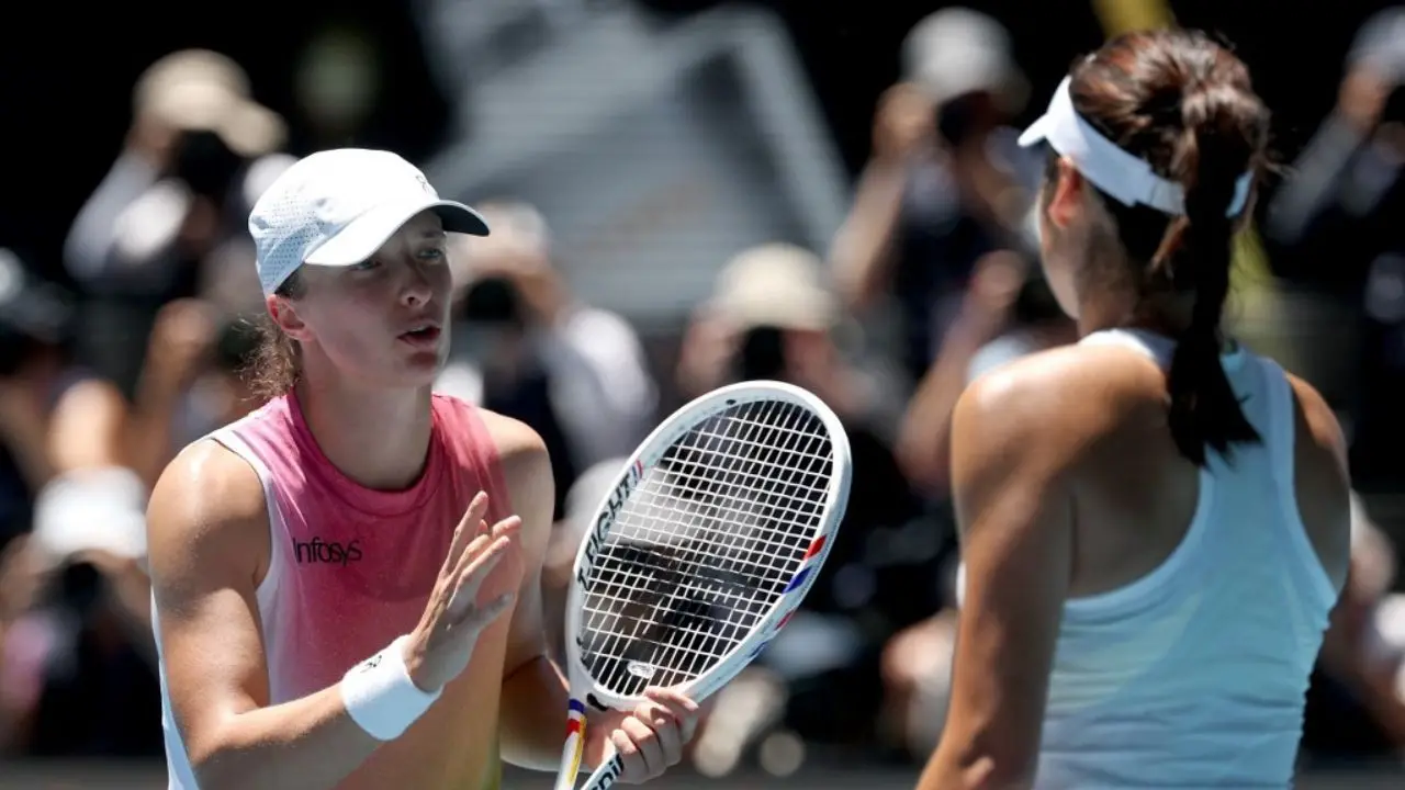 Relentless Swiatek squashes Raducanu to reach Australian Open last 16