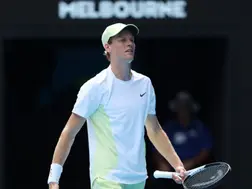 World no 1 Sinner beats heat, broken net to reach Australian Open quarters