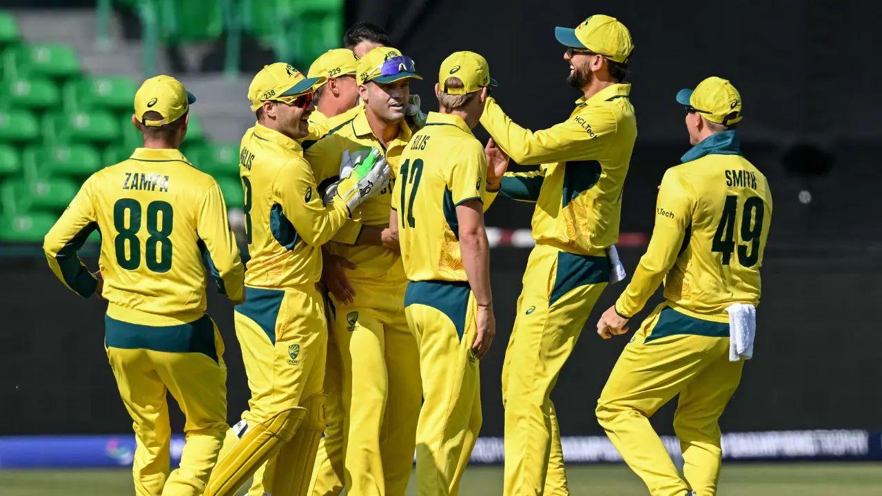 Champions Trophy 2025: Alex Carey takes one-handed STUNNER to dismiss Phil Salt - WATCH