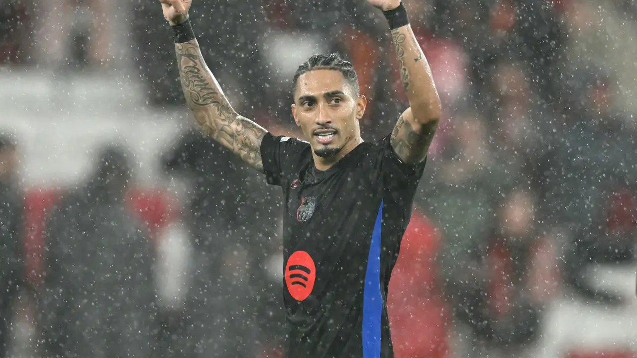 Watch: Barcelona's Raphinha scores dramatic 96th minute winner against Benfica in Champions League