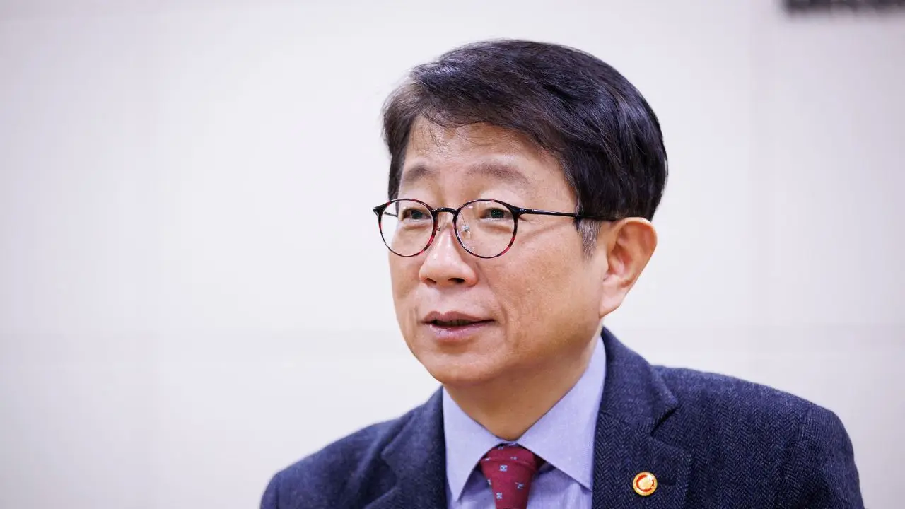 South Korea's transport minister to resign over deadly plane crash
