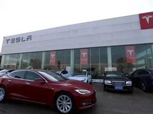 Tesla plans city navigation update for Chinese autopilot software