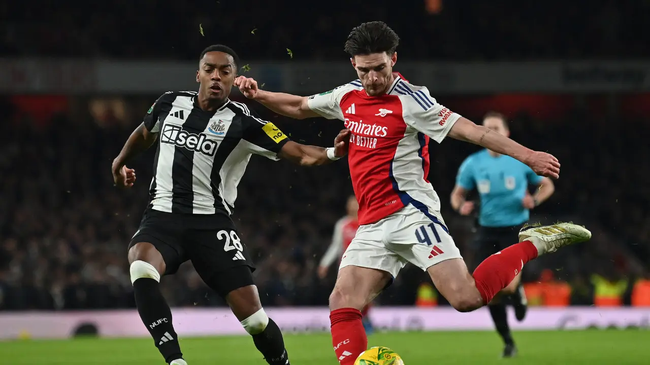 League Cup: Newcastle win at Arsenal to put one foot in final