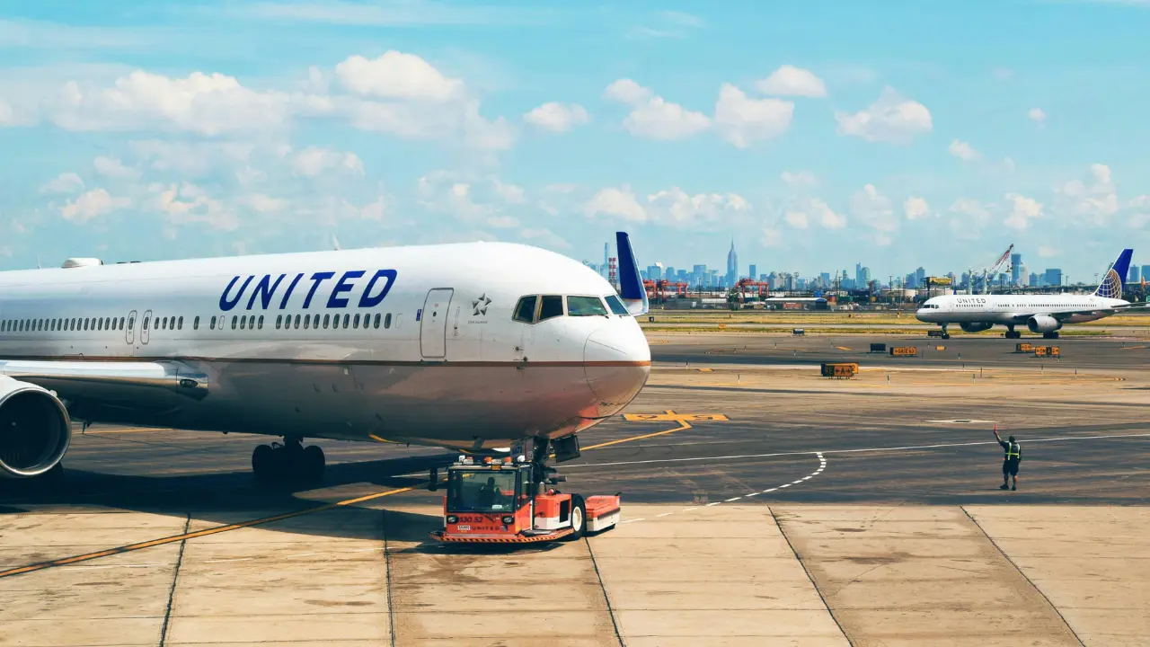 Flight attendant refuses to help disabled passenger, gets 'aggressive', tries to have her removed