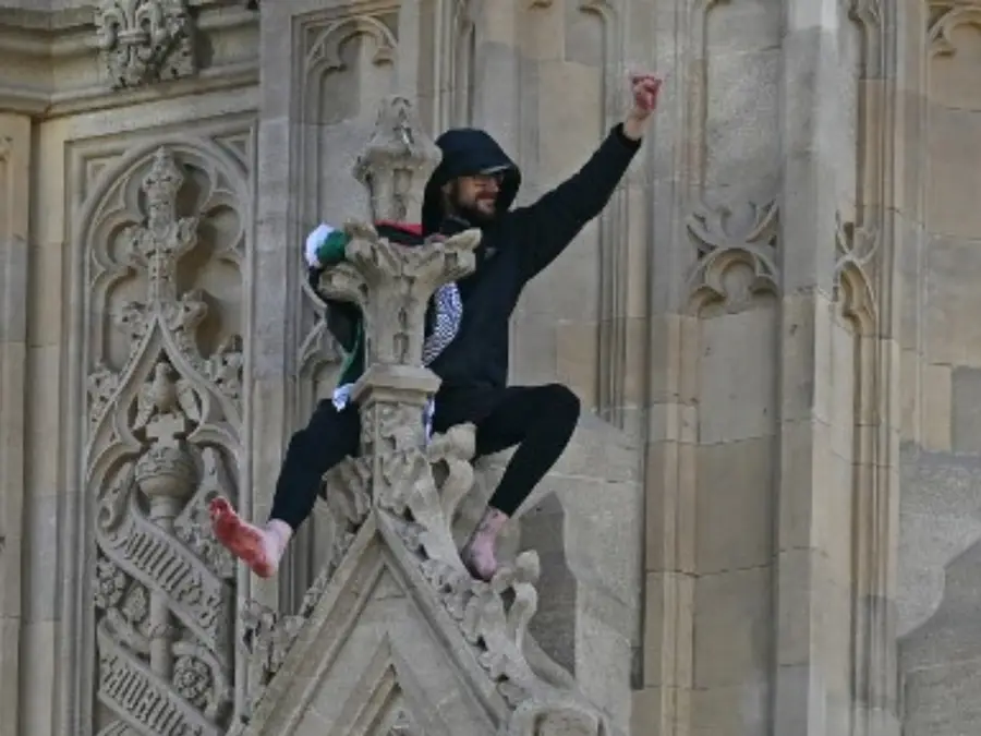 London Police shut down Big Ben area as barefoot protester climbs famous clock tower