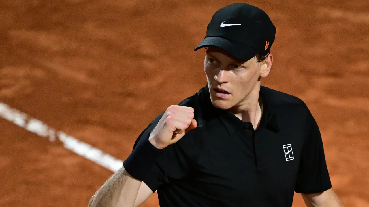 Italian Open: Jannik Sinner moves through gears to reach quarters