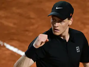 Italian Open: Jannik Sinner moves through gears to reach quarters