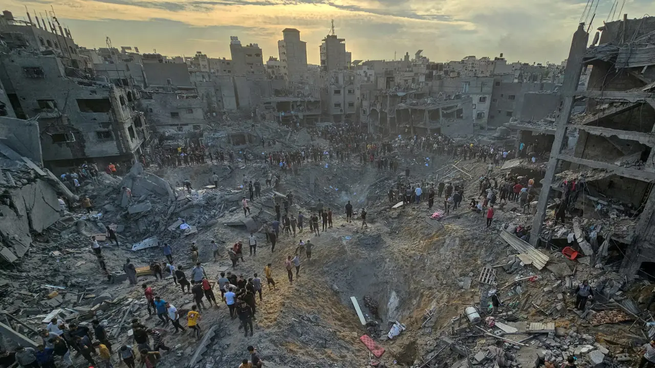 Hamas open to five-year truce in Gaza, freeing hostages in a single batch