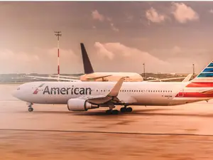 Person gets $1,000 plane ticket refunded, receives $100,000 instead. Airline insisted it was 'correct'