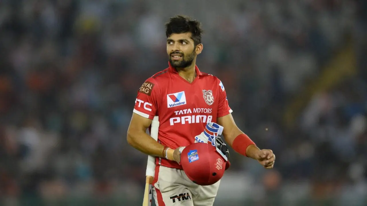2. Manan Vohra – 1083 Runs