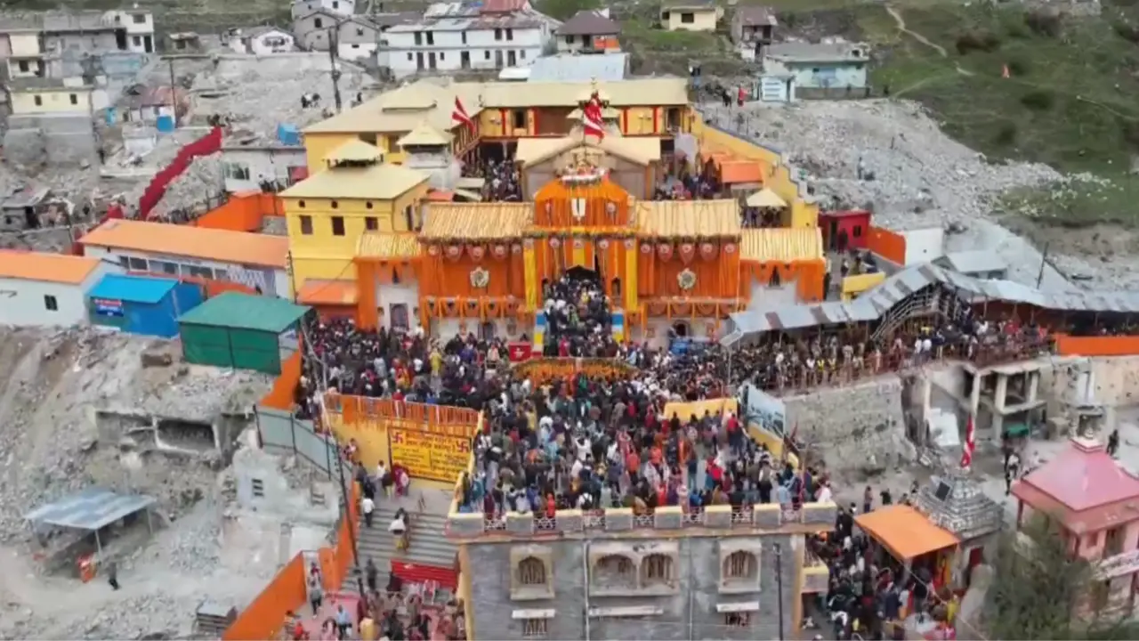 Thousands attend opening ceremony