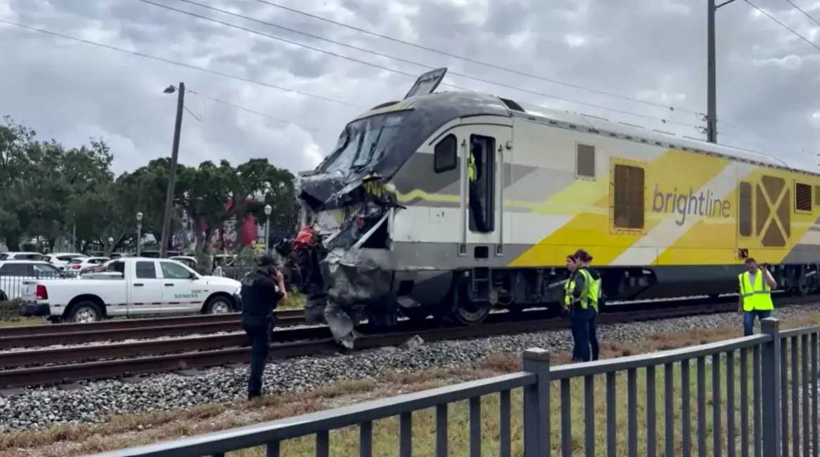 High-speed passenger train crashes into fire truck in Florida, 15 injured High-speed passenger train crashes into fire truck in Florida, 15 injured