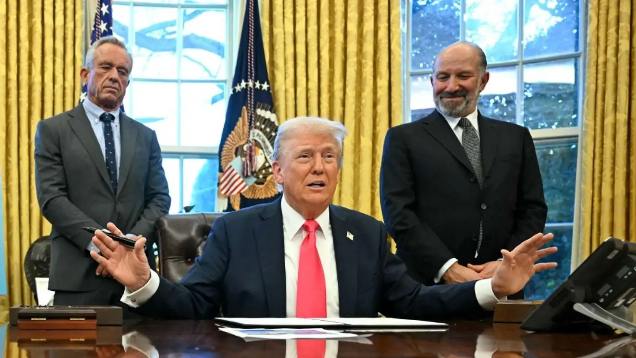 Gold Card vs Green Card: All you need to know about Trump’s new residency permit Gold Card vs Green Card: All you need to know about Trump’s new residency permit