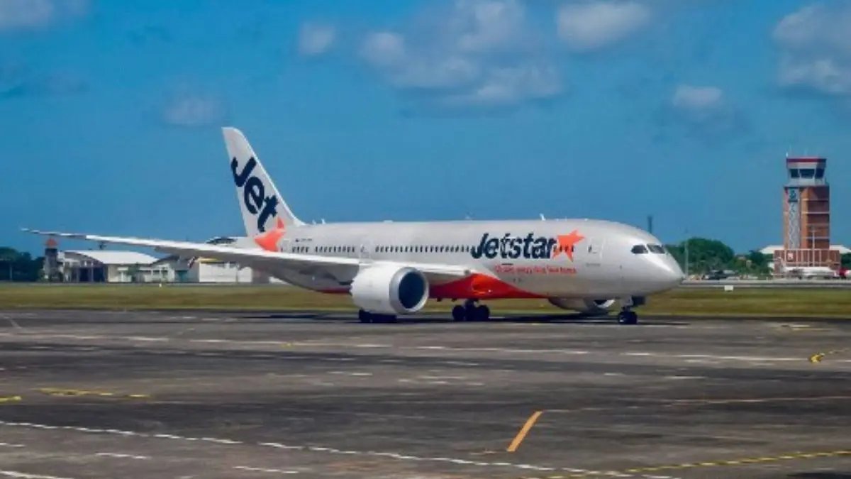 Passengers overpower teen trying to board plane in Australia with shotgun