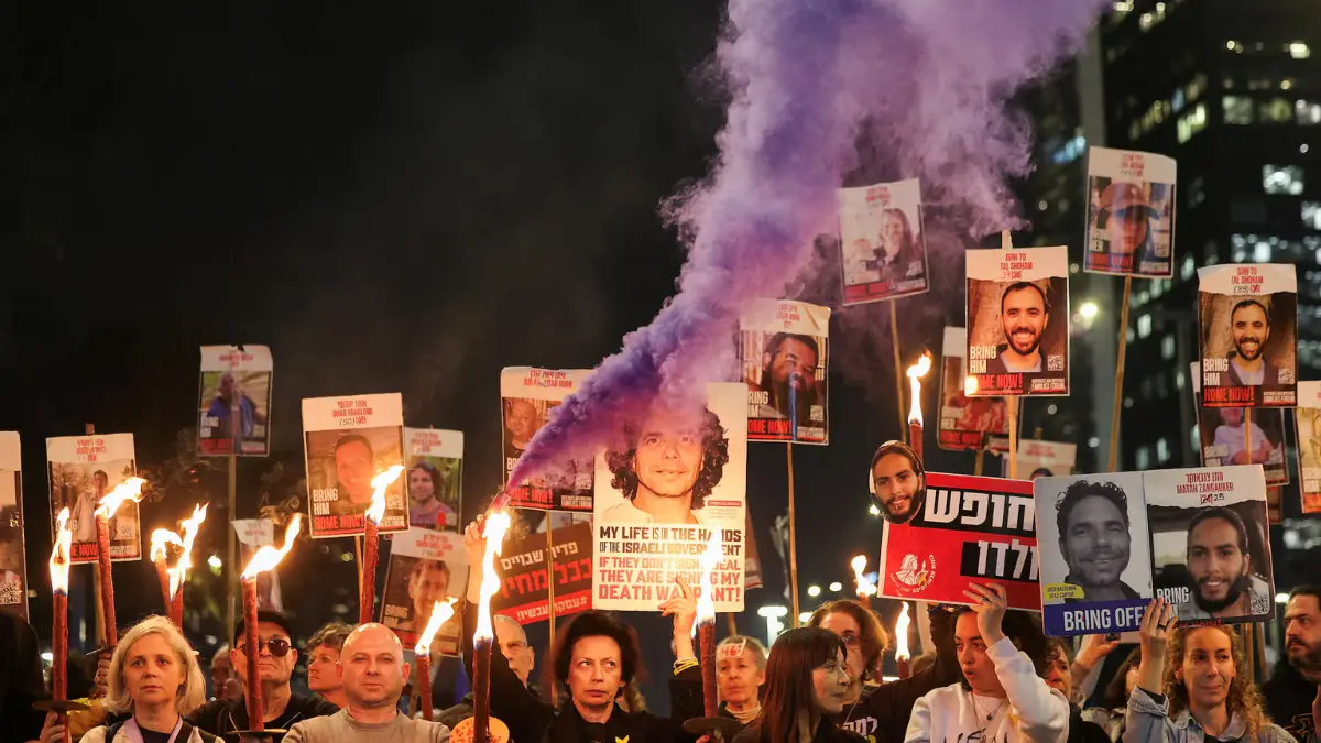 Israel releases 200 Palestinian prisoners in exchange of four female soldiers released by Hamas