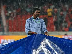 IPL 2025 playoff race still open despite rain halting DC-SRH tie in Hyderabad
