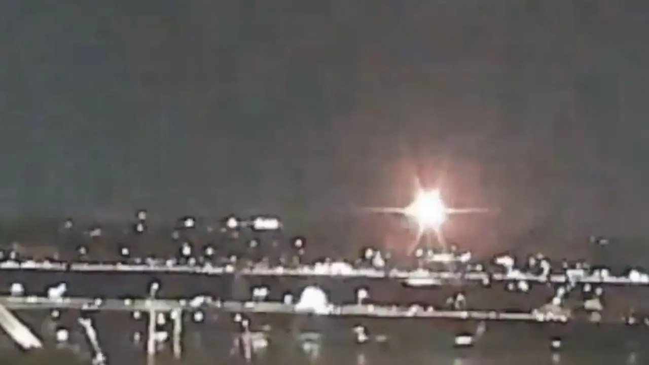 VIDEO | White House says passenger jet collided midair with helicopter over Washington