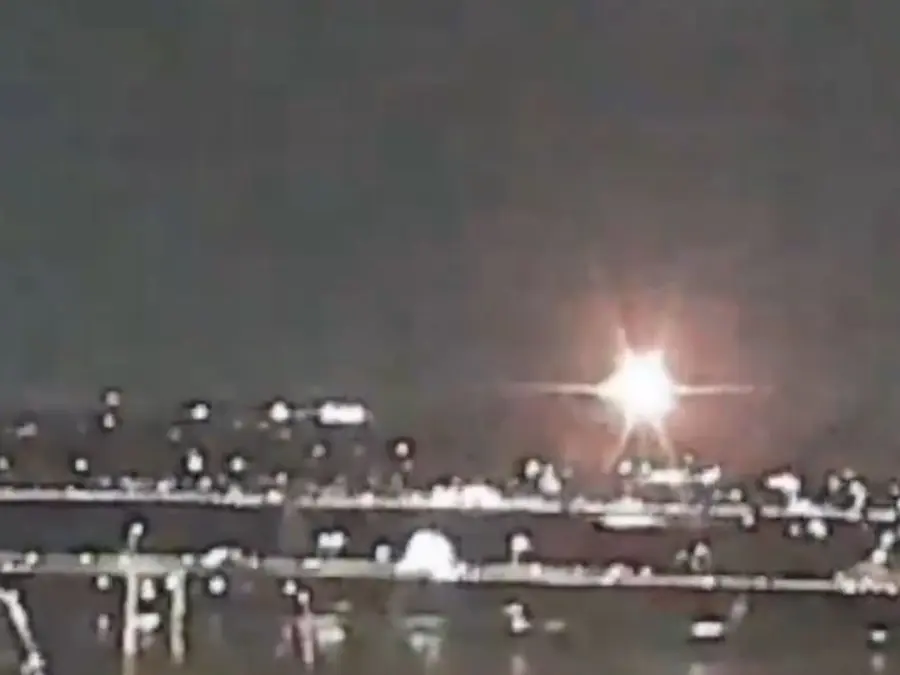 VIDEO | White House says passenger jet collided midair with helicopter over Washington