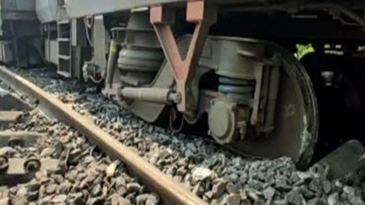 Bangalore-Kamakhya Superfast Express derails near Odisha, kills one, injures 8- VIDEO