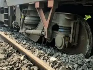 Bangalore-Kamakhya Superfast Express derails near Odisha, kills one, injures 8- VIDEO