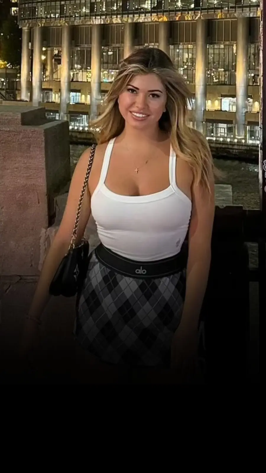 natalie winters short dress ITV News' US Correspondent Dan Rivers met with Natalie Winters, co-host of  Steve Bannon's 'War Room' and one of the new MAGA media cohort, to find out  if, and how, they are challenging Donald Trump