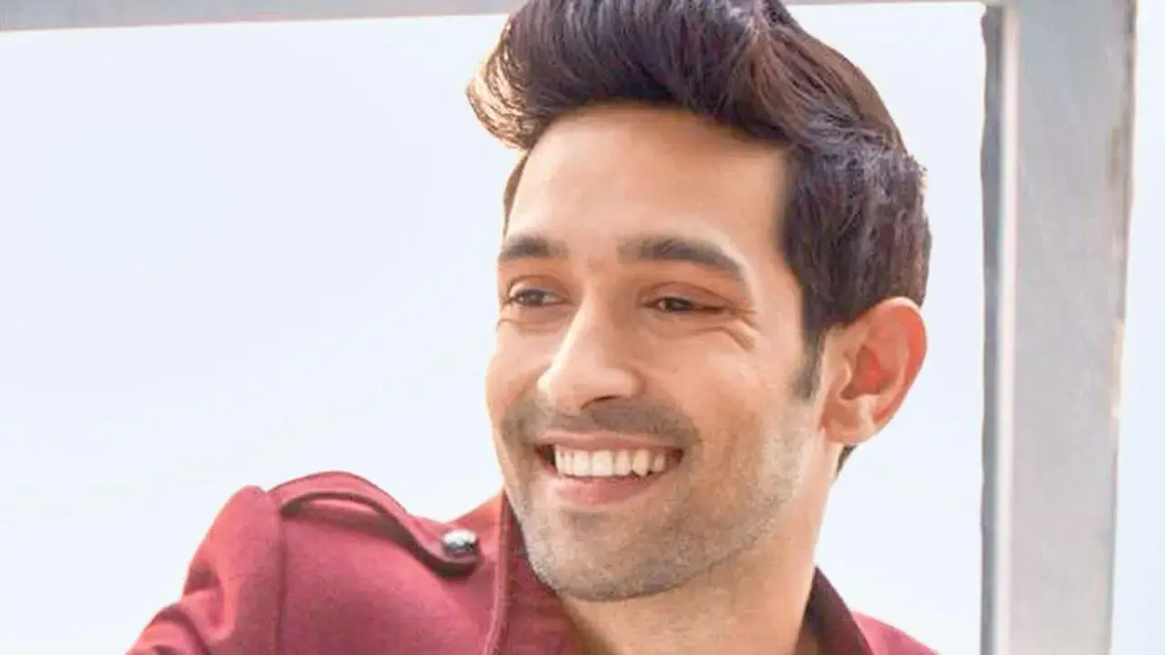 Vikrant Massey joins the cast of Karan Johar's Dostana 2