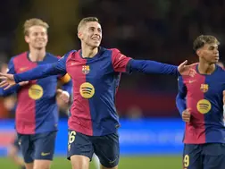 Barcelona hit seven past miserable Valencia to find La Liga form