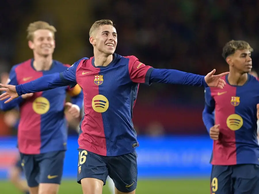 Barcelona hit seven past miserable Valencia to find La Liga form