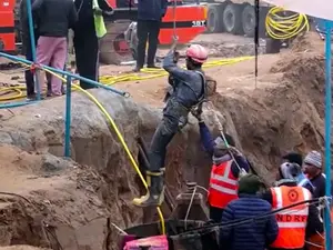 India: Toddler stuck in borewell in Rajasthan for 10 days dies after rescue