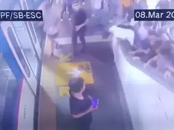 WATCH | 10 people injured as escalator glitch throws them off in Philippines