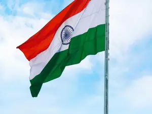 Republic Day 2025: Quotes, Wishes, Status to Share With Family and Friends