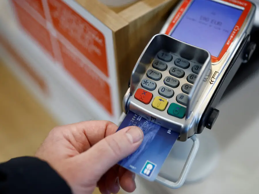 Delhi-based CA flags credit card overuse by India's middle class as defaults jump by 28%