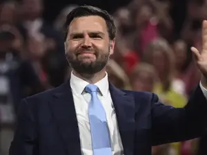 WATCH: JD Vance, wife Usha get booed at Kennedy Center