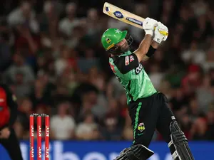 BBL, Melbourne Stars vs Melbourne Renegades: WATCH | Maxwell hits MONSTROUS 122-metre six