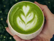How to Make a Refreshing Iced Matcha Latte at Home in 3 Steps