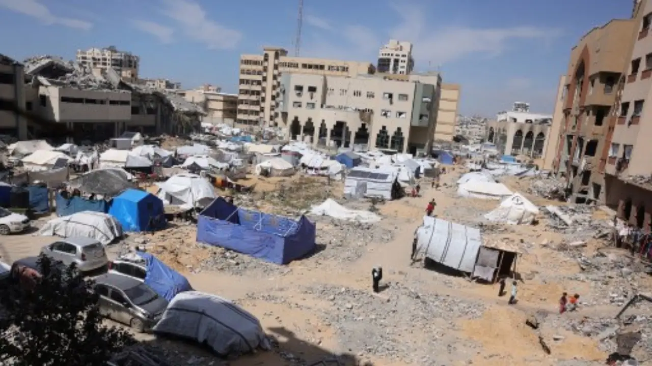 Israeli strikes on displaced Palestinians kill 25; death toll in Gaza rises to 51,025