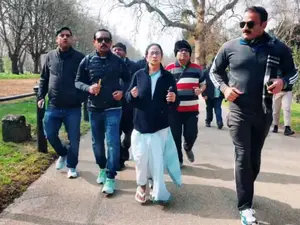 WATCH | Mamata Banerjee jogs in white saree, slippers at London’s iconic Hyde Park