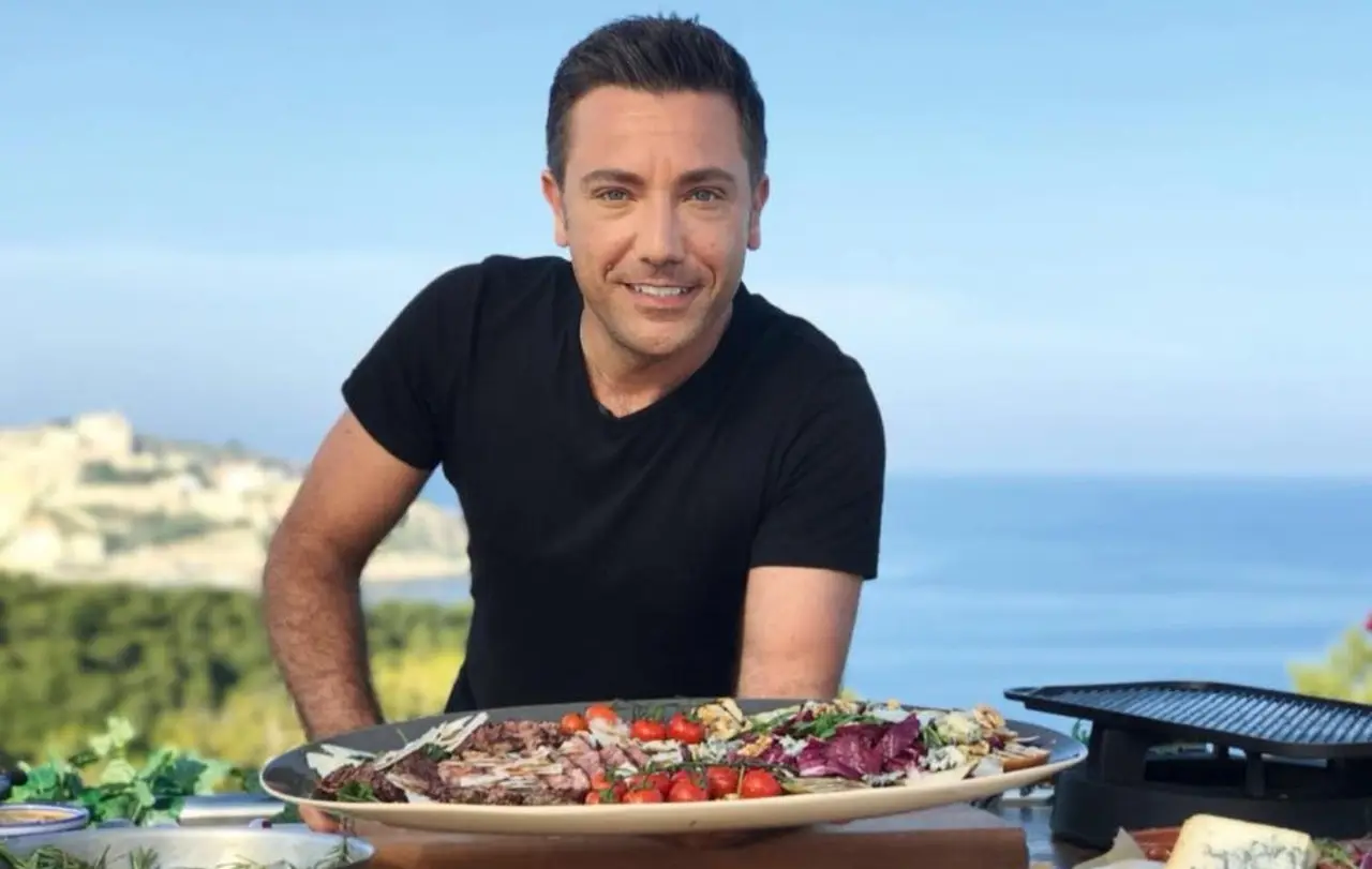 'I take such matters extremely seriously': Chief Gino D'Acampo denies inappropriate behaviour claims 'I take such matters extremely seriously': Chief Gino D'Acampo denies inappropriate behaviour claims
