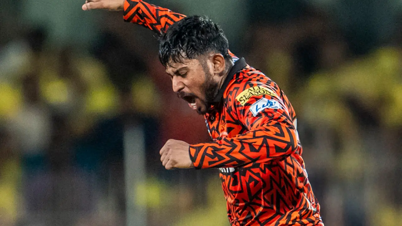 IPL 2025: Kamindu Mendis clutches 'catch of the tournament' to dismiss Dewald Brevis - WATCH
