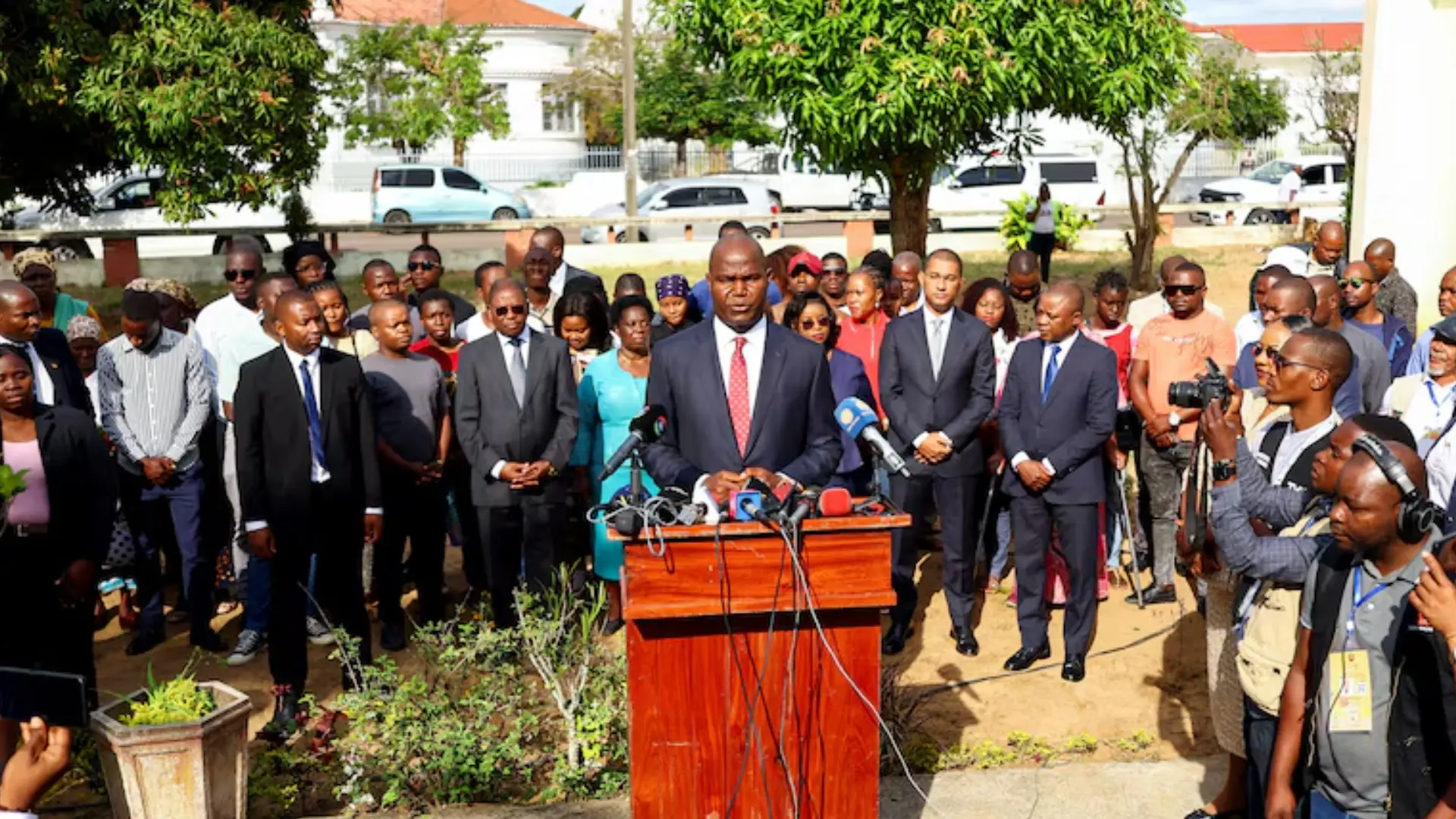 Mozambique's Daniel Chapo sworn in as new president post-election unrest