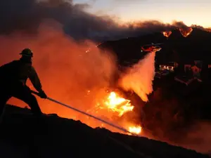 Video: Wildfire rages through Los Angeles; 30,000 ordered to evacuate