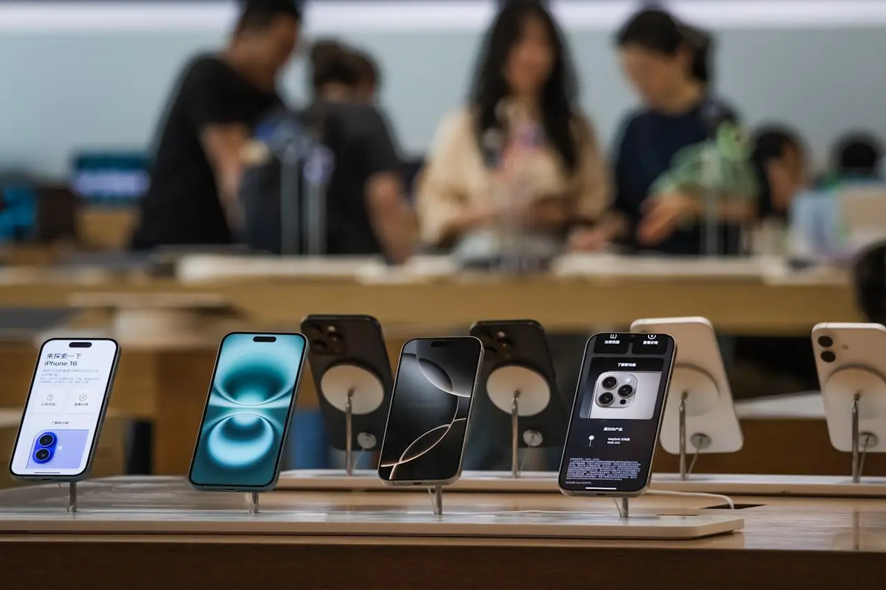 China’s smartphone exports to US crash to 14-year low amid trade war