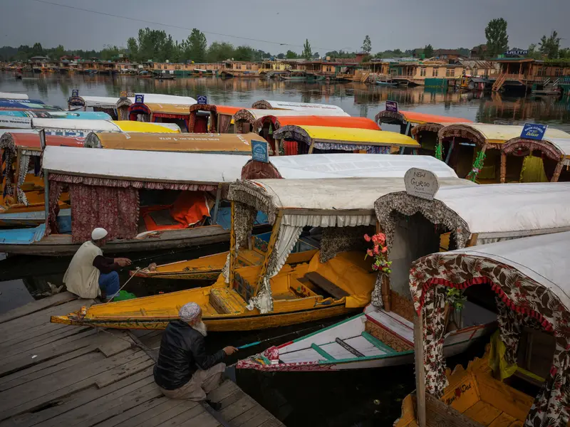 Kashmir left high and dry as tourism collapses amid India-Pakistan tensions Kashmir left high and dry as tourism collapses amid India-Pakistan tensions