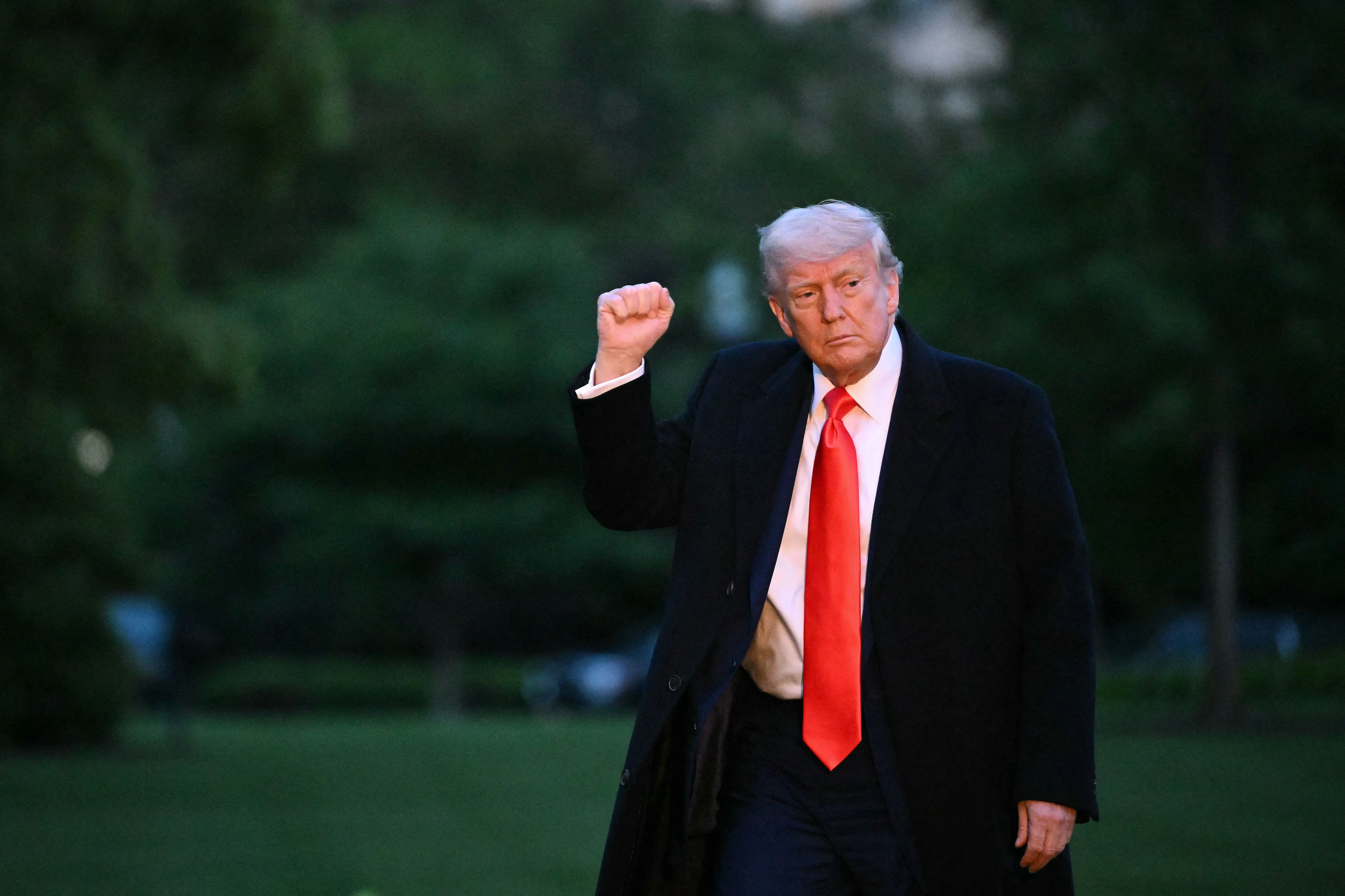 Trump hosts crypto gala, drawing praise, protests, and ethics concerns
