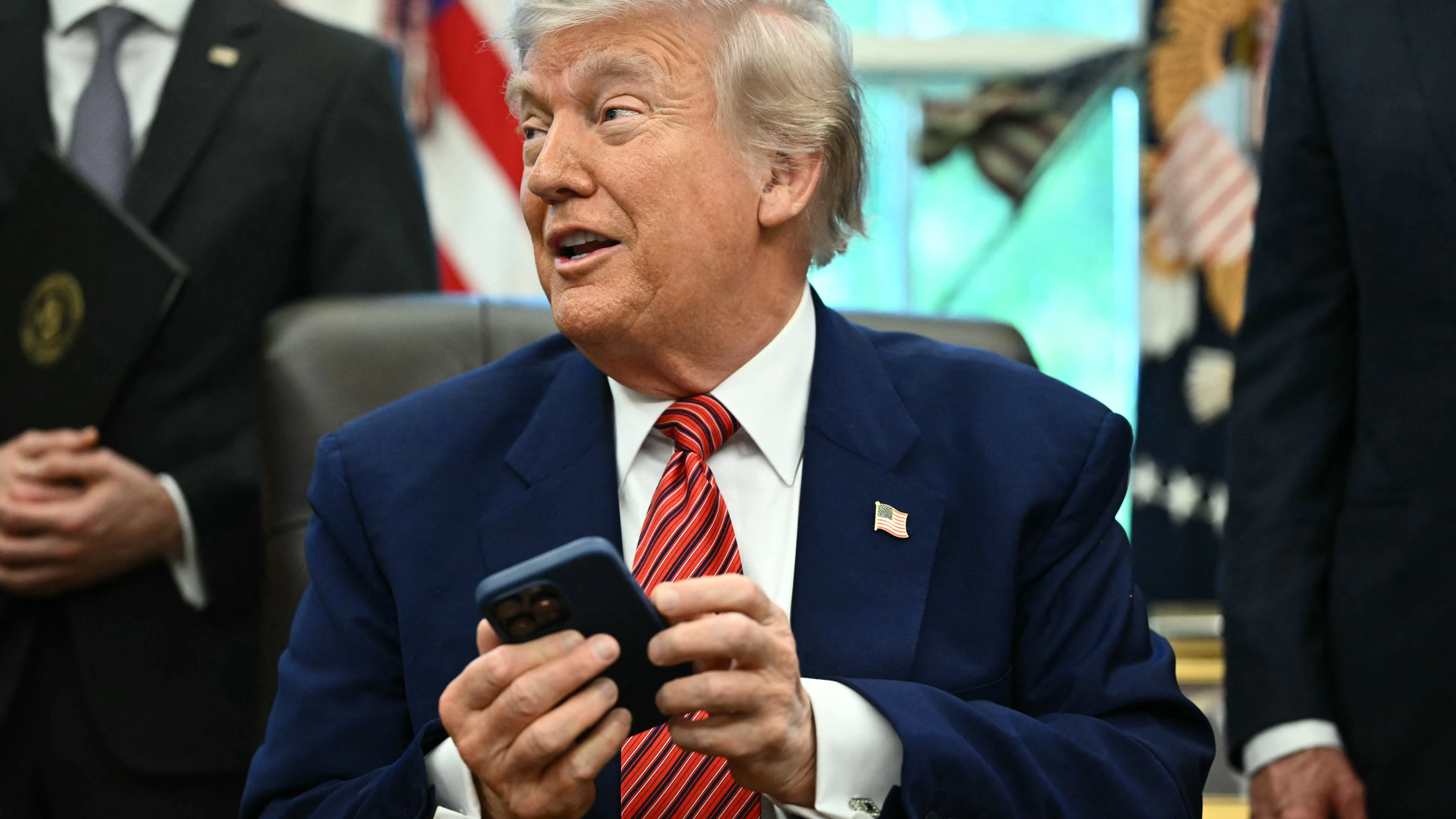 Awkward! Trump's iPhone buzzes twice during his anti-Apple rant, leaving him red-faced. Watch video
