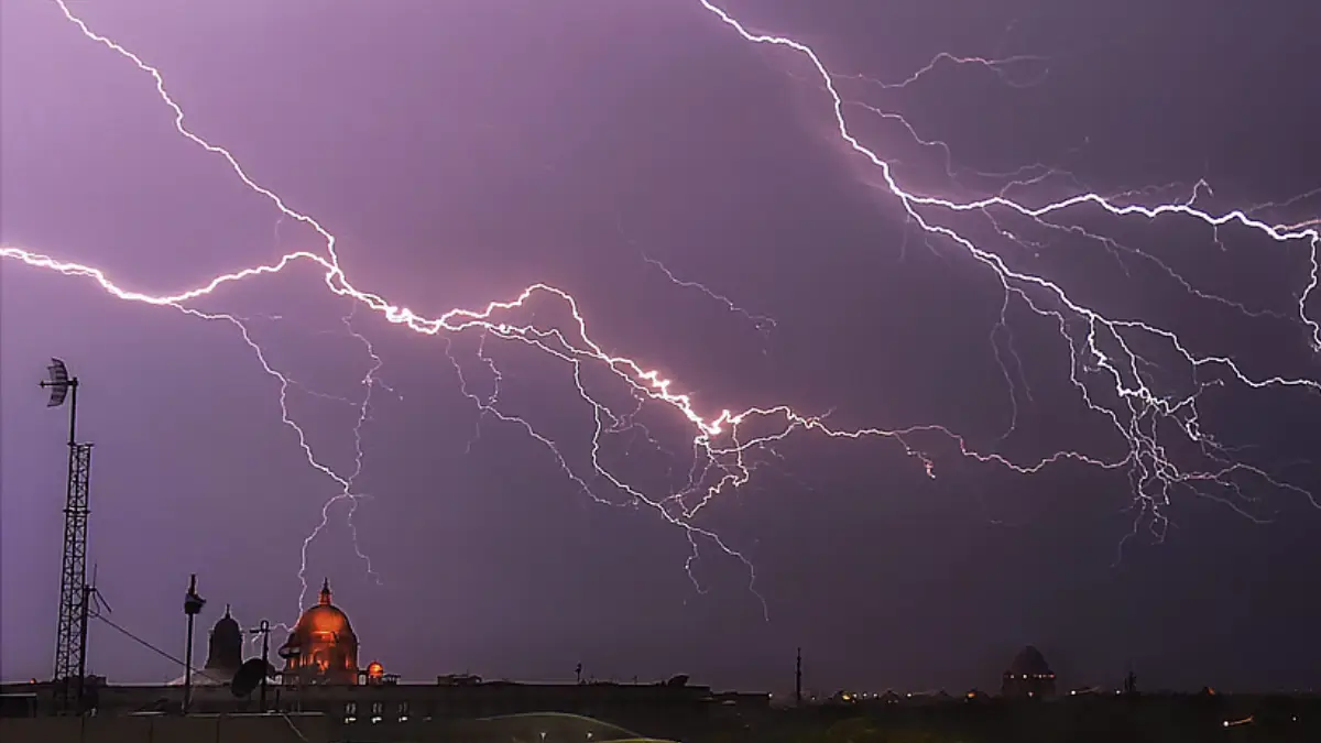  Red alert for rain, thunderstorm issued in Delhi-NCR for next 2-3 hours: Here's what IMD advised 