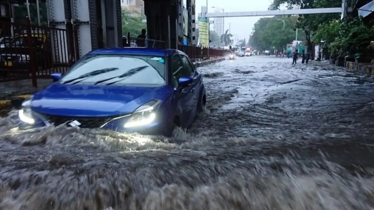 First time since 2001: Mumbai receives early monsoon rainfall, airport issues advisory First time since 2001: Mumbai receives early monsoon rainfall, airport issues advisory