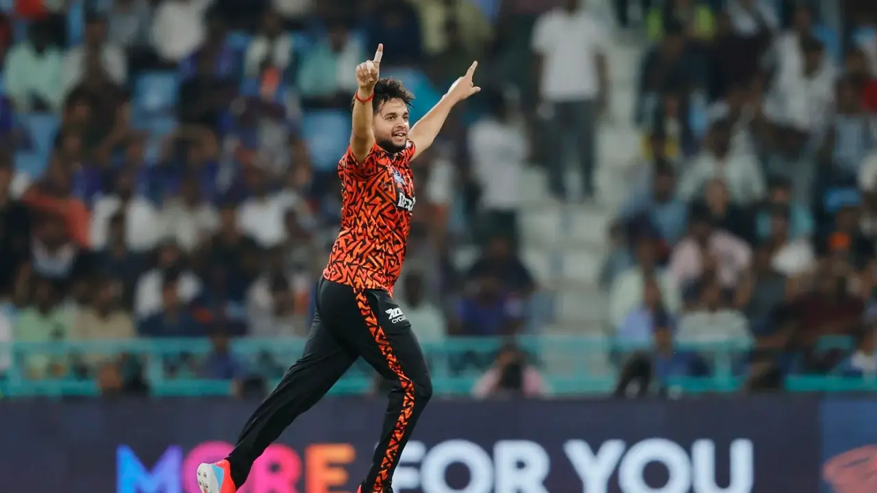 IPL 2025 | Kumble impressed with India A-bound SRH spinner Harsh Dubey, says 'has potential, and...' IPL 2025 | Kumble impressed with India A-bound SRH spinner Harsh Dubey, says 'has potential, and...'